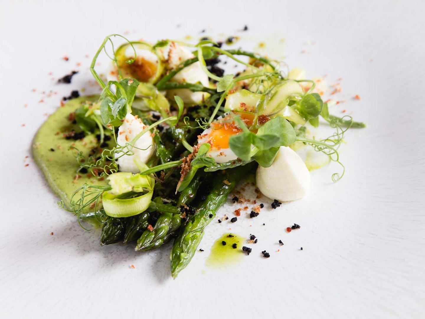Fine-Dining-Asparagus-Salad